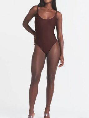 NWT Skims Body Scoop neck low back thong bodysuit Medium Cocoa